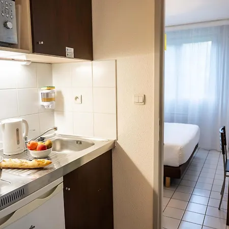 Zenitude Hôtel-résidences La Hotel 3*